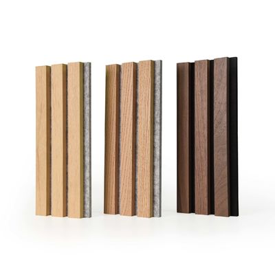 2400 mm natürliche Eiche Akustik Schieferholz Wandplatten mit schwarzgrauen Filz Hintergrund